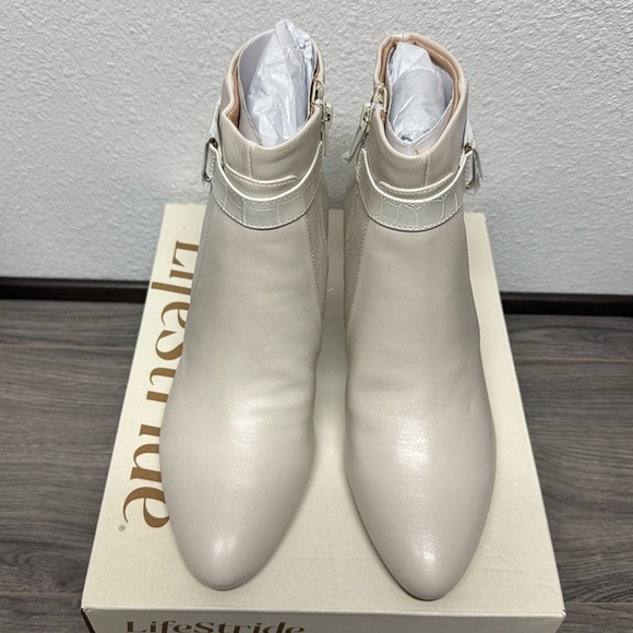 LifeStride Women's Guild Ankle Boot (WIDE) - Picture 4 of 7